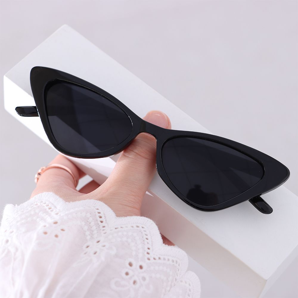 2022 New Vintage Cat Eye Sunglasses Small Frame Retro Sunglasses UV400 Protection Eyewear Fashion Trendy Streetwear Eyewear