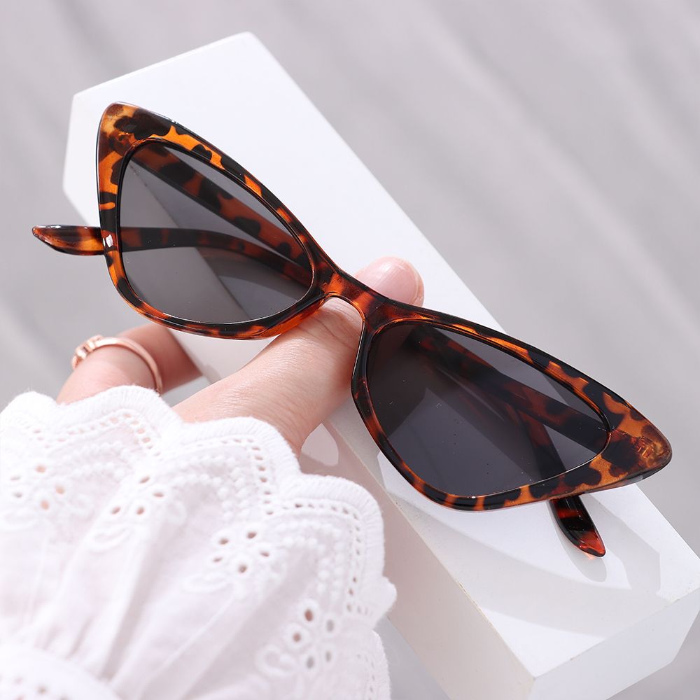 2022 New Vintage Cat Eye Sunglasses Small Frame Retro Sunglasses UV400 Protection Eyewear Fashion Trendy Streetwear Eyewear