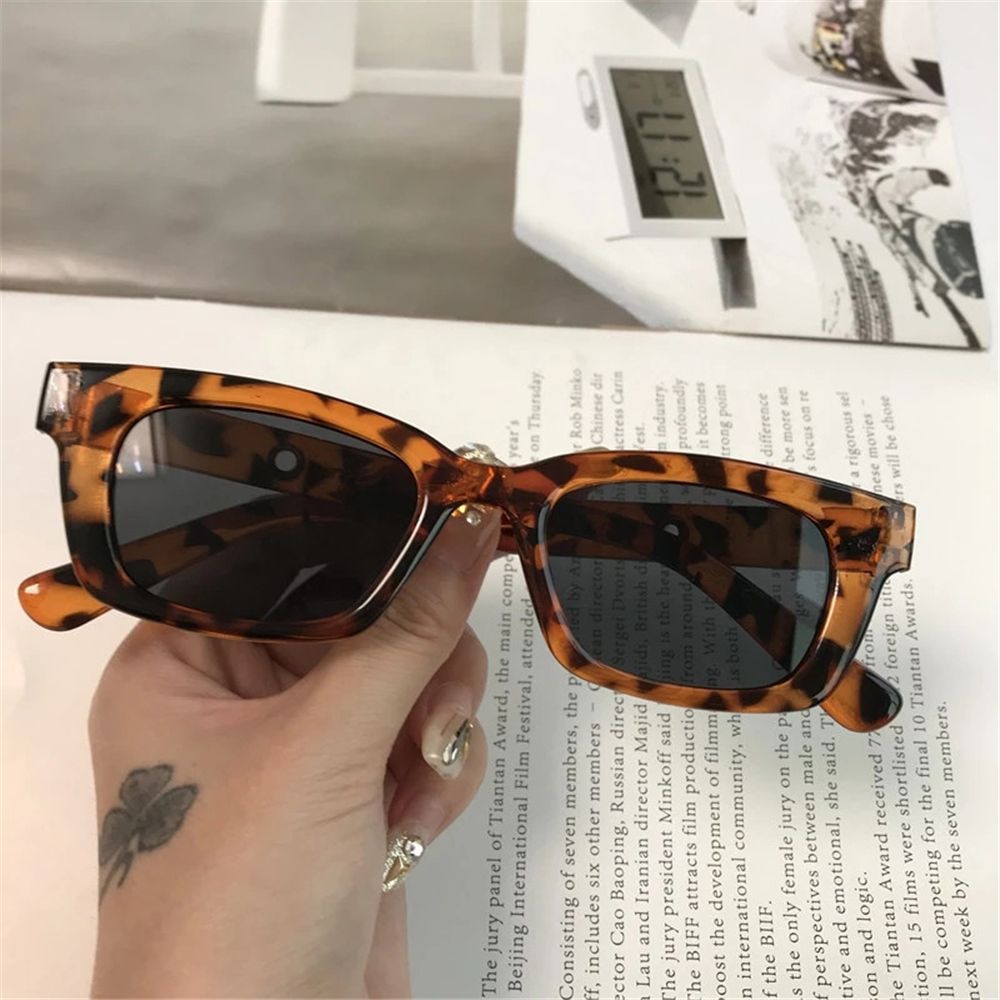 2022 New Vintage Cat Eye Sunglasses Small Frame Retro Sunglasses UV400 Protection Eyewear Fashion Trendy Streetwear Eyewear