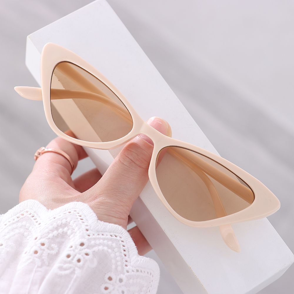 2022 New Vintage Cat Eye Sunglasses Small Frame Retro Sunglasses UV400 Protection Eyewear Fashion Trendy Streetwear Eyewear