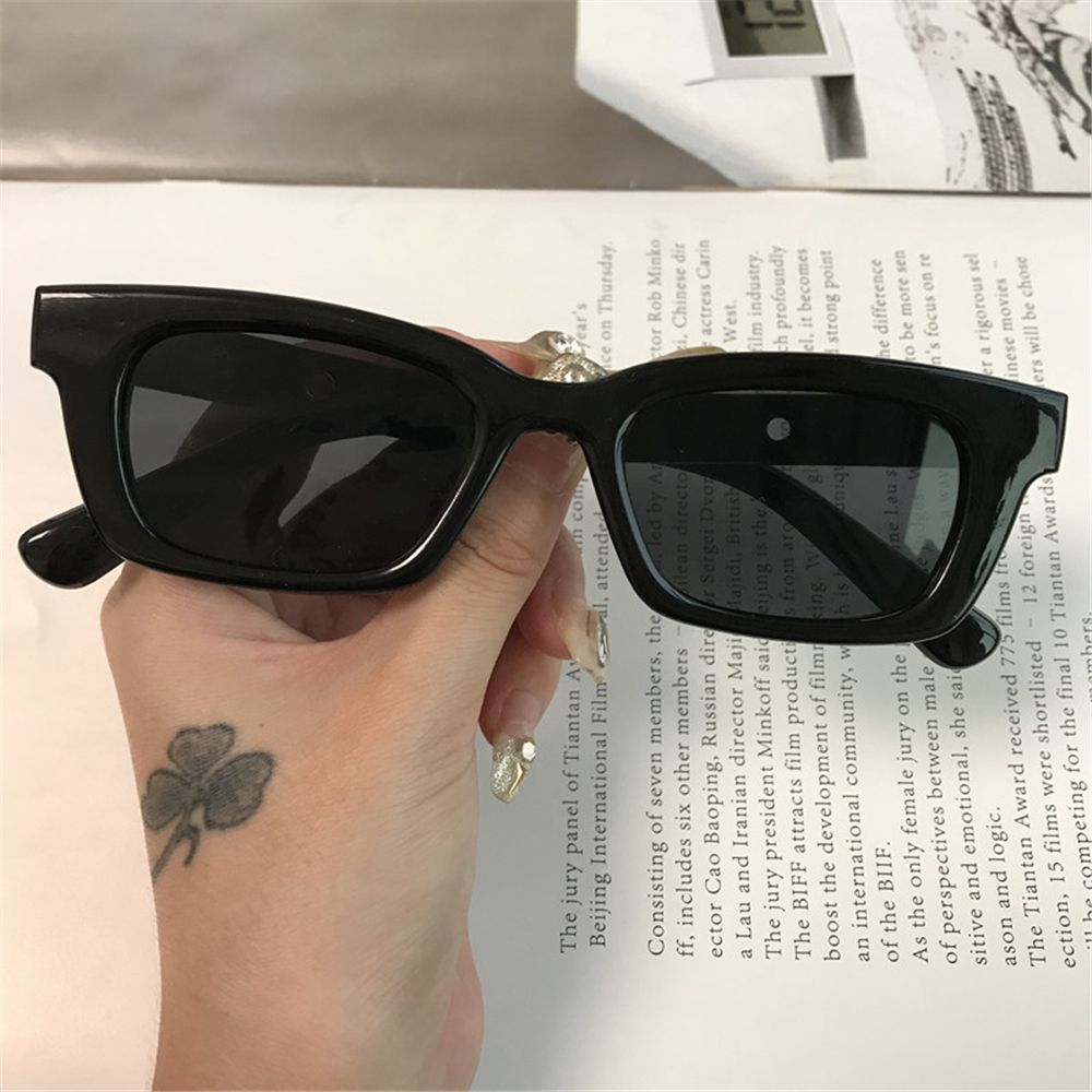 2022 New Vintage Cat Eye Sunglasses Small Frame Retro Sunglasses UV400 Protection Eyewear Fashion Trendy Streetwear Eyewear