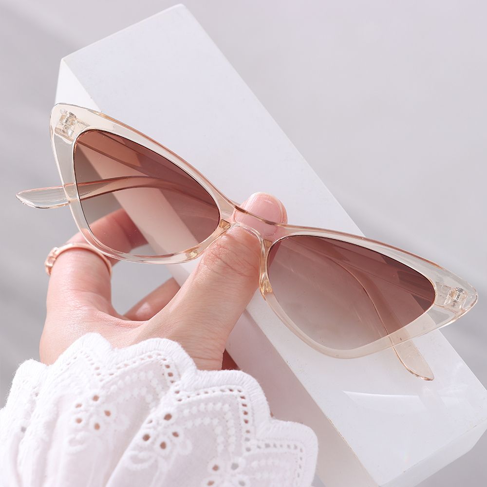 2022 New Vintage Cat Eye Sunglasses Small Frame Retro Sunglasses UV400 Protection Eyewear Fashion Trendy Streetwear Eyewear