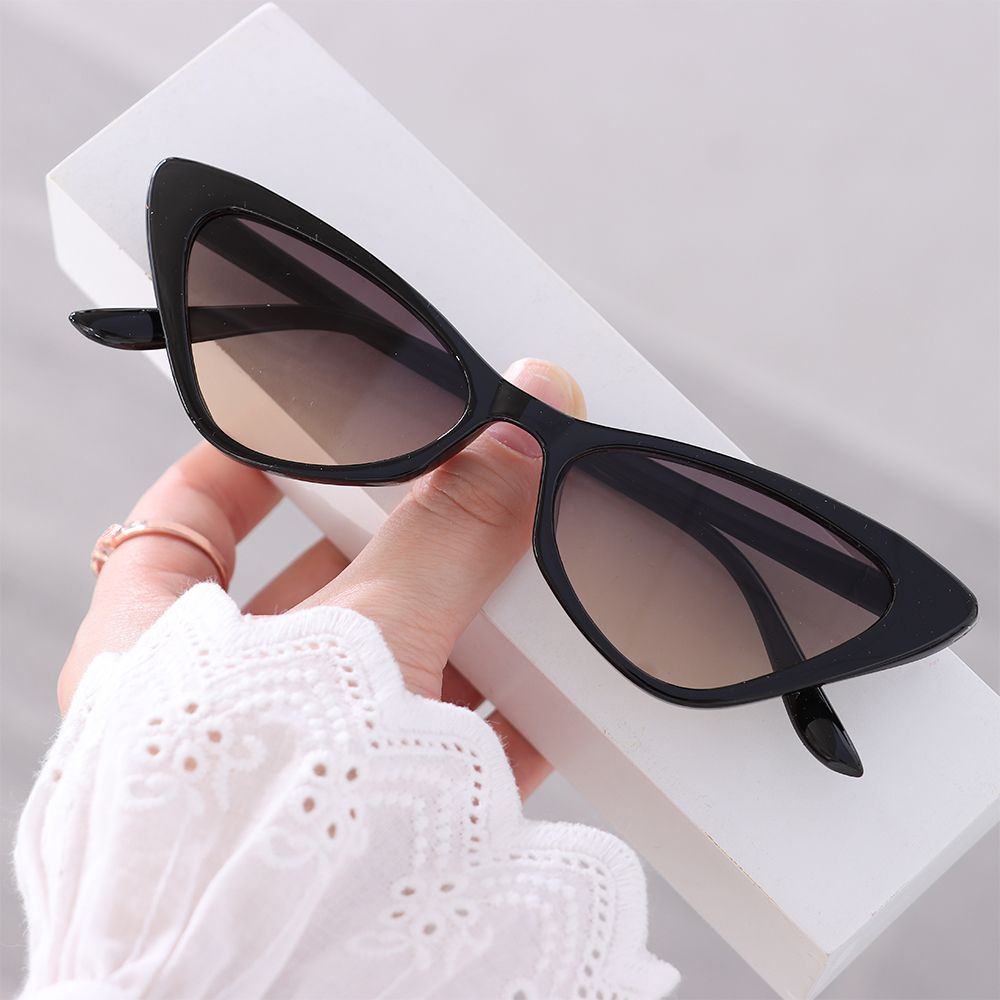 2022 New Vintage Cat Eye Sunglasses Small Frame Retro Sunglasses UV400 Protection Eyewear Fashion Trendy Streetwear Eyewear