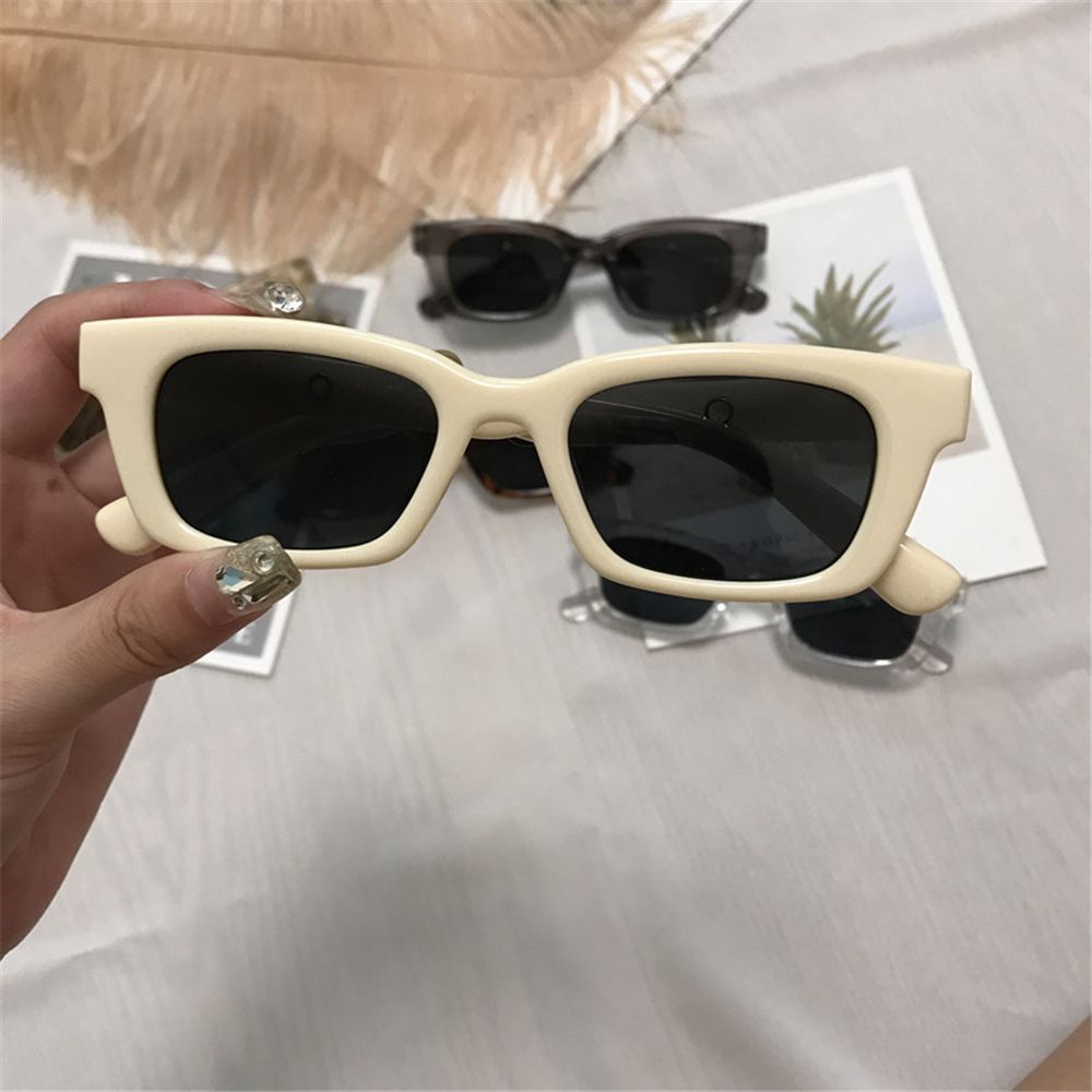 2022 New Vintage Cat Eye Sunglasses Small Frame Retro Sunglasses UV400 Protection Eyewear Fashion Trendy Streetwear Eyewear